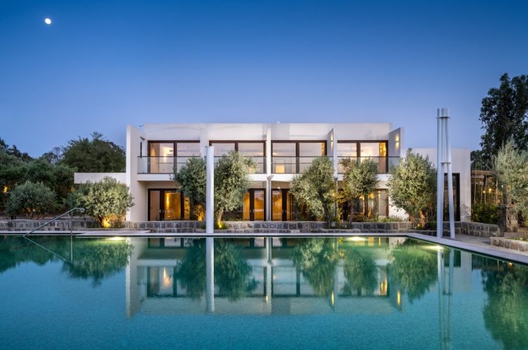 מלון פרא — Pereh Hotel, גדות