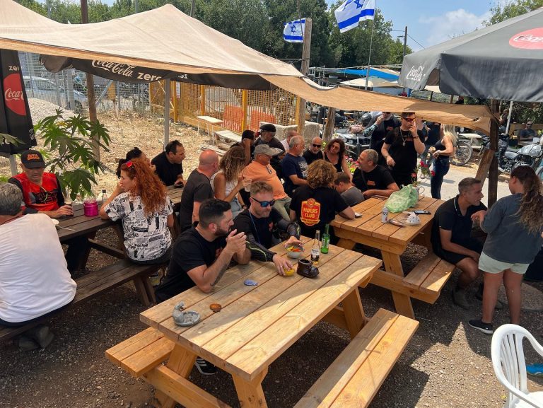 אסתר — קפה ובישולים לדרך, שתולה