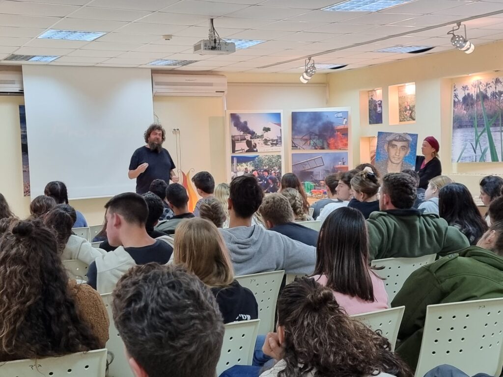 מורשת גוש קטיף בגולן, אבני איתן